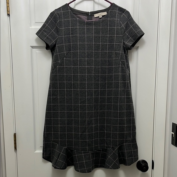 LOFT Short Sleeve Window Pane Design Ruffled Bottom Hem Sheath Dress - Size 6 - Picture 1 of 15